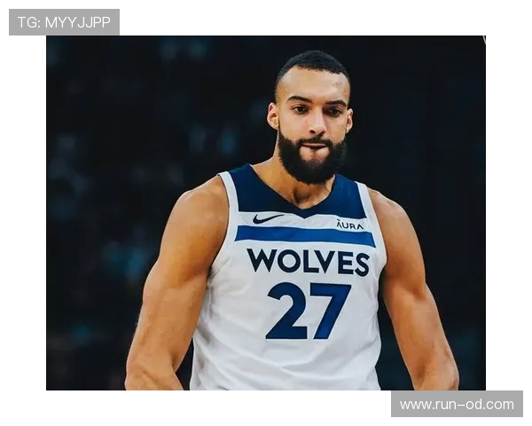 戈贝尔利用篮下防守回撤创造错位，极大提升球队内线防守效率