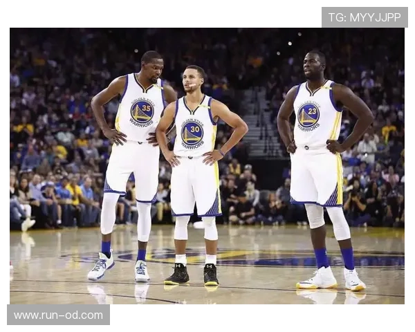 坎特与罗德里：防守型与控场型中场核心差异解析