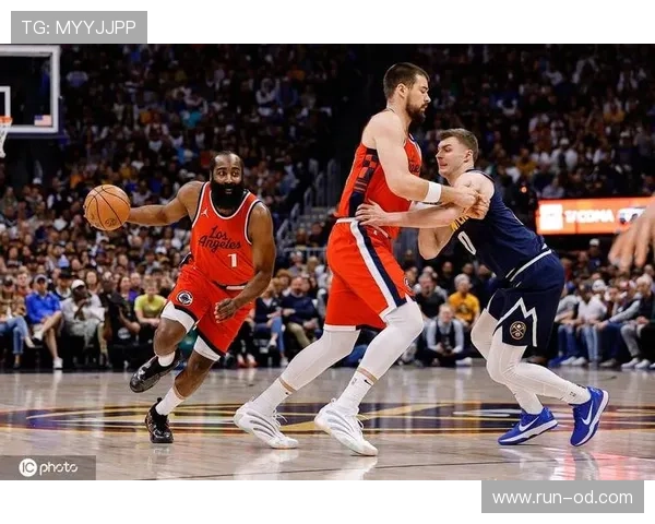 勒布朗挡拆助攻持续提升，拉开与哈登关键回合效率差距