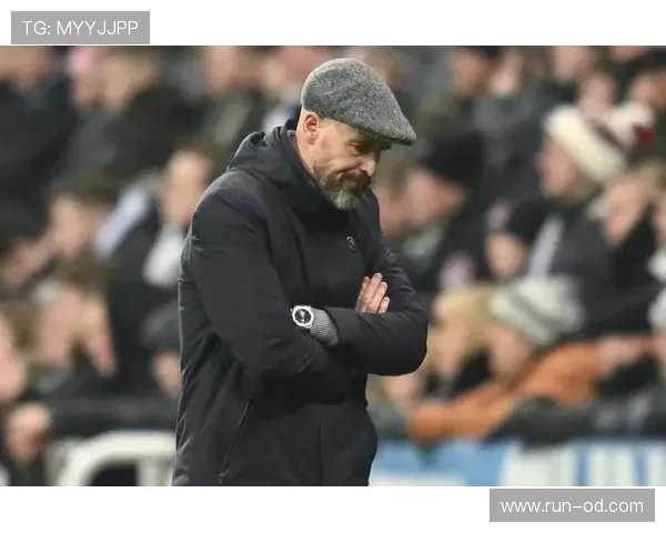 曼联危机四伏：滕哈格的战术实验彻底失败，豪门地位岌岌可危，球队内部矛盾暴露！