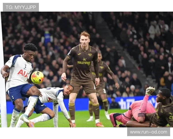 越位判定标准全解析:裁判和VAR如何精准界定瞬间位置
